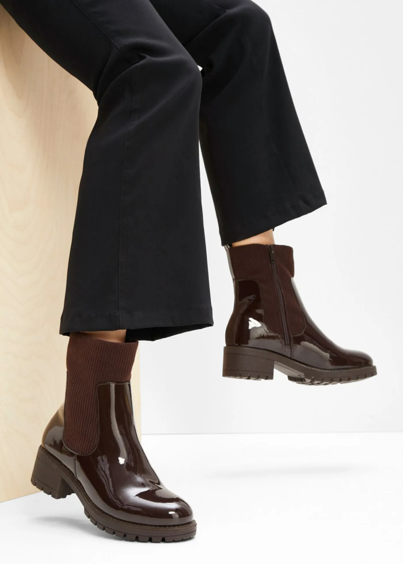 bonprix bonprix Botas con inserto de pana Marrón oscuro New