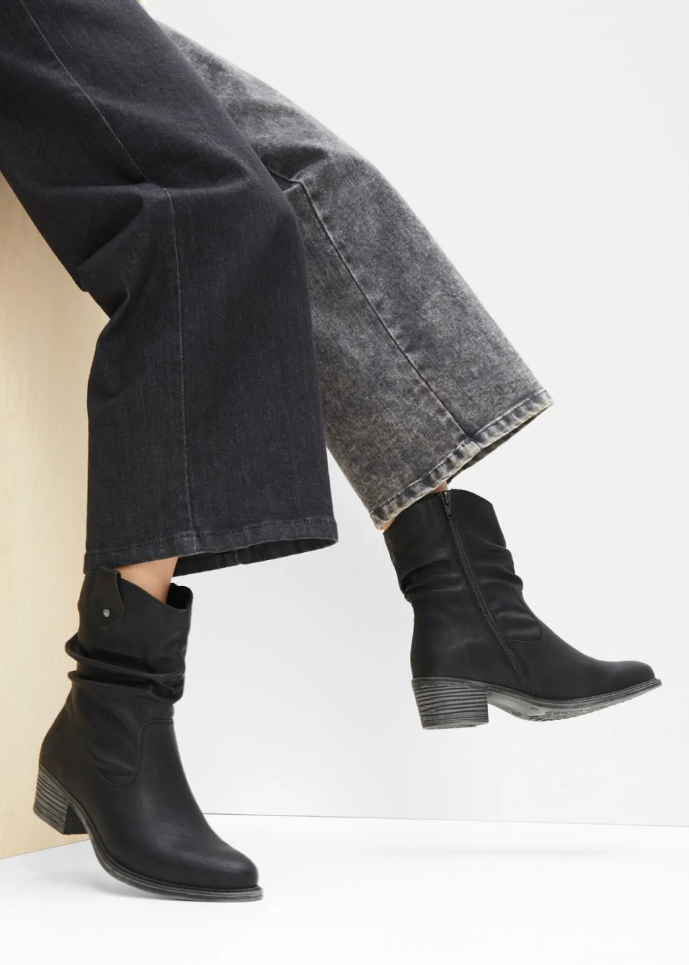 bonprix Rieker Botas cowboy cómodas y forradas de Rieker Negro