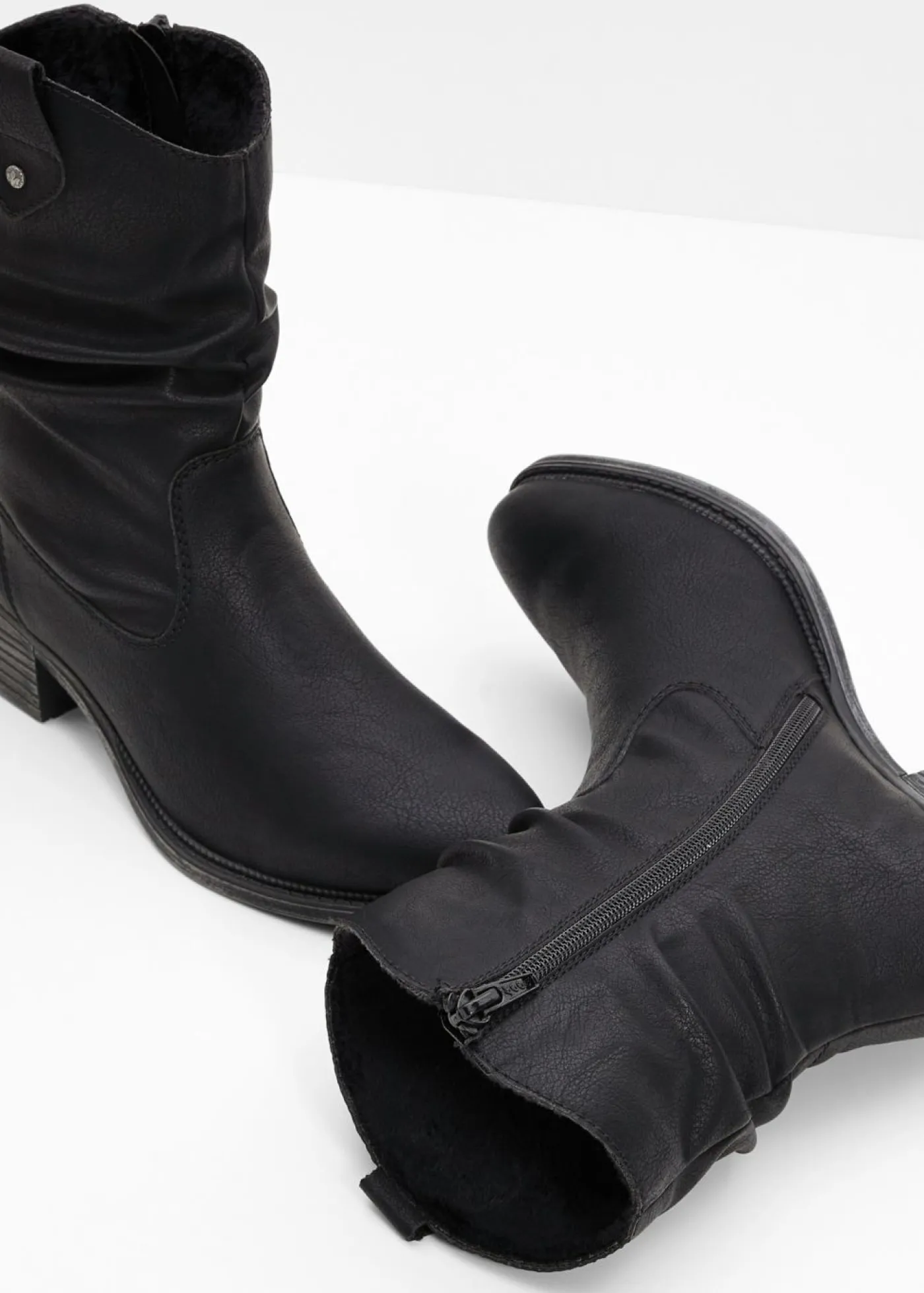 bonprix Rieker Botas cowboy cómodas y forradas de Rieker Negro