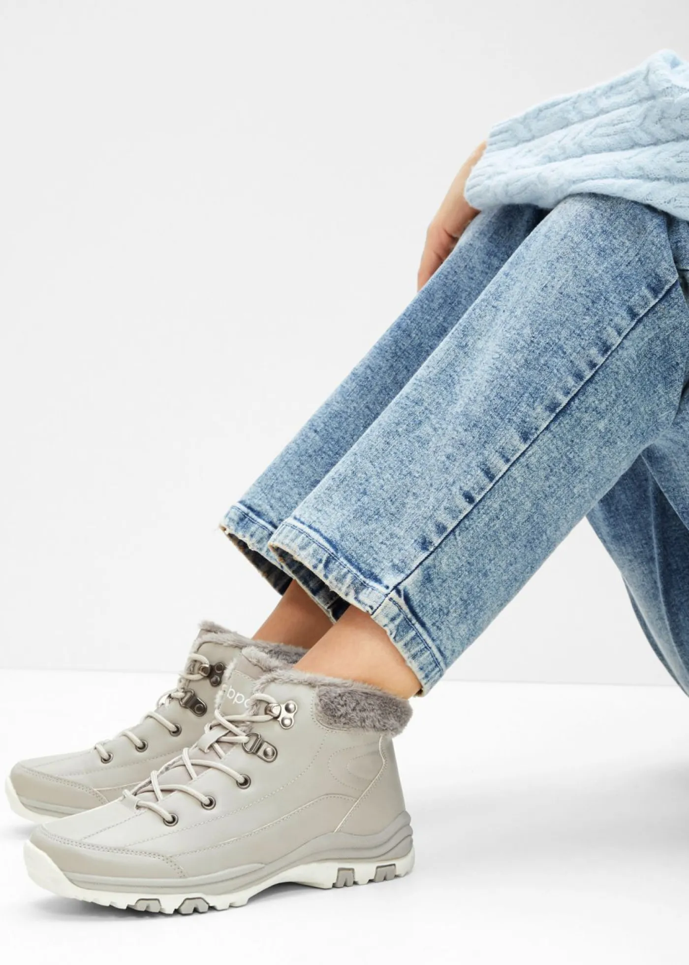 bonprix bonprix Botas forradas con cordones Gris Online