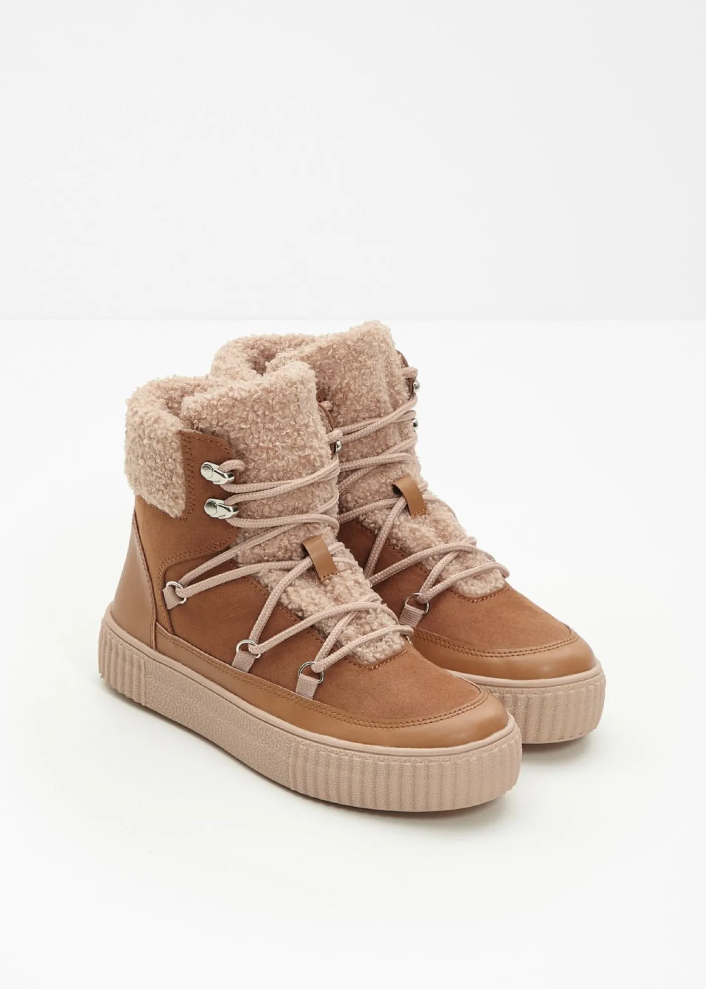 bonprix bonprix Botas forradas con cordones Avellana Hot