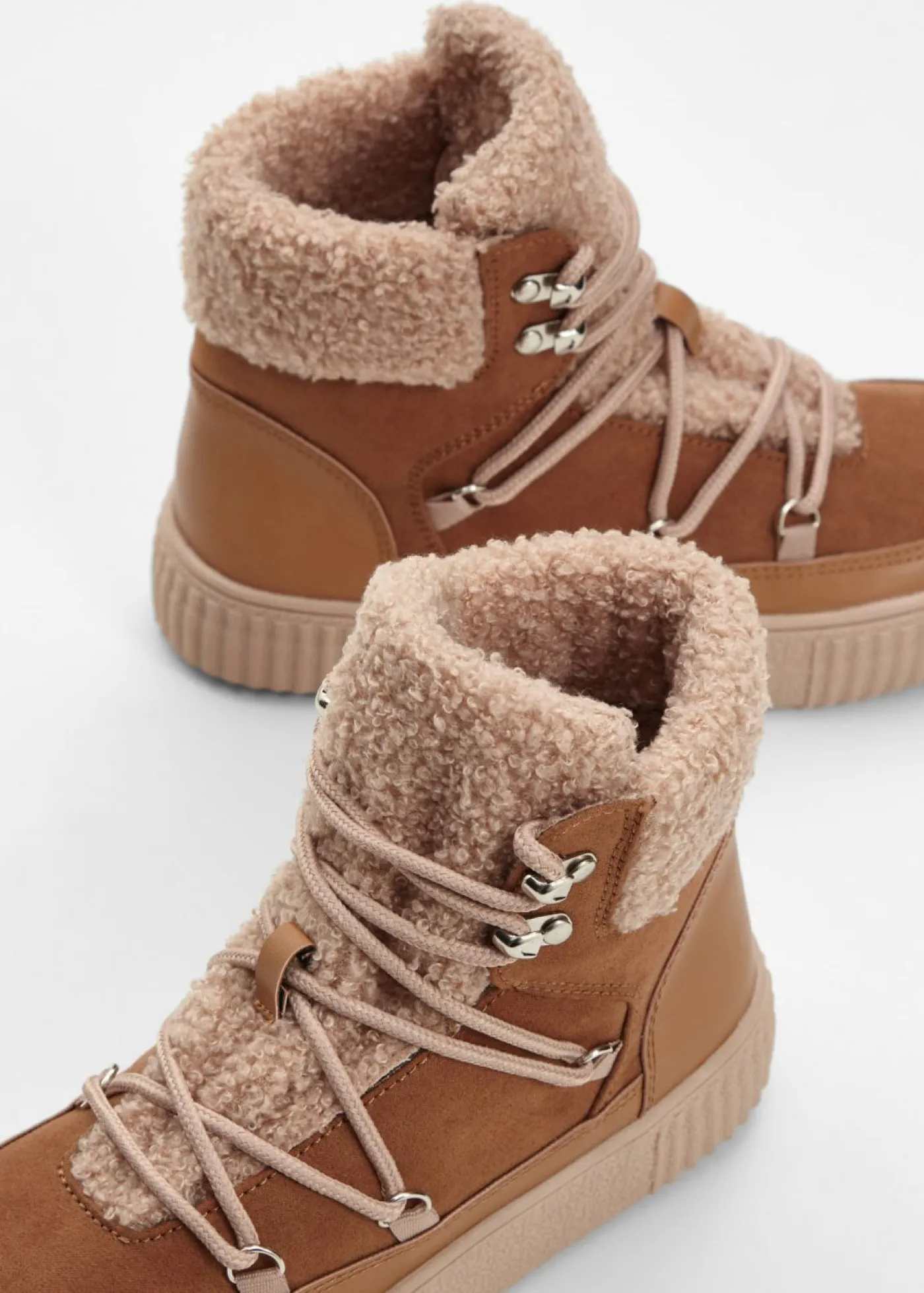 bonprix bonprix Botas forradas con cordones Avellana Hot