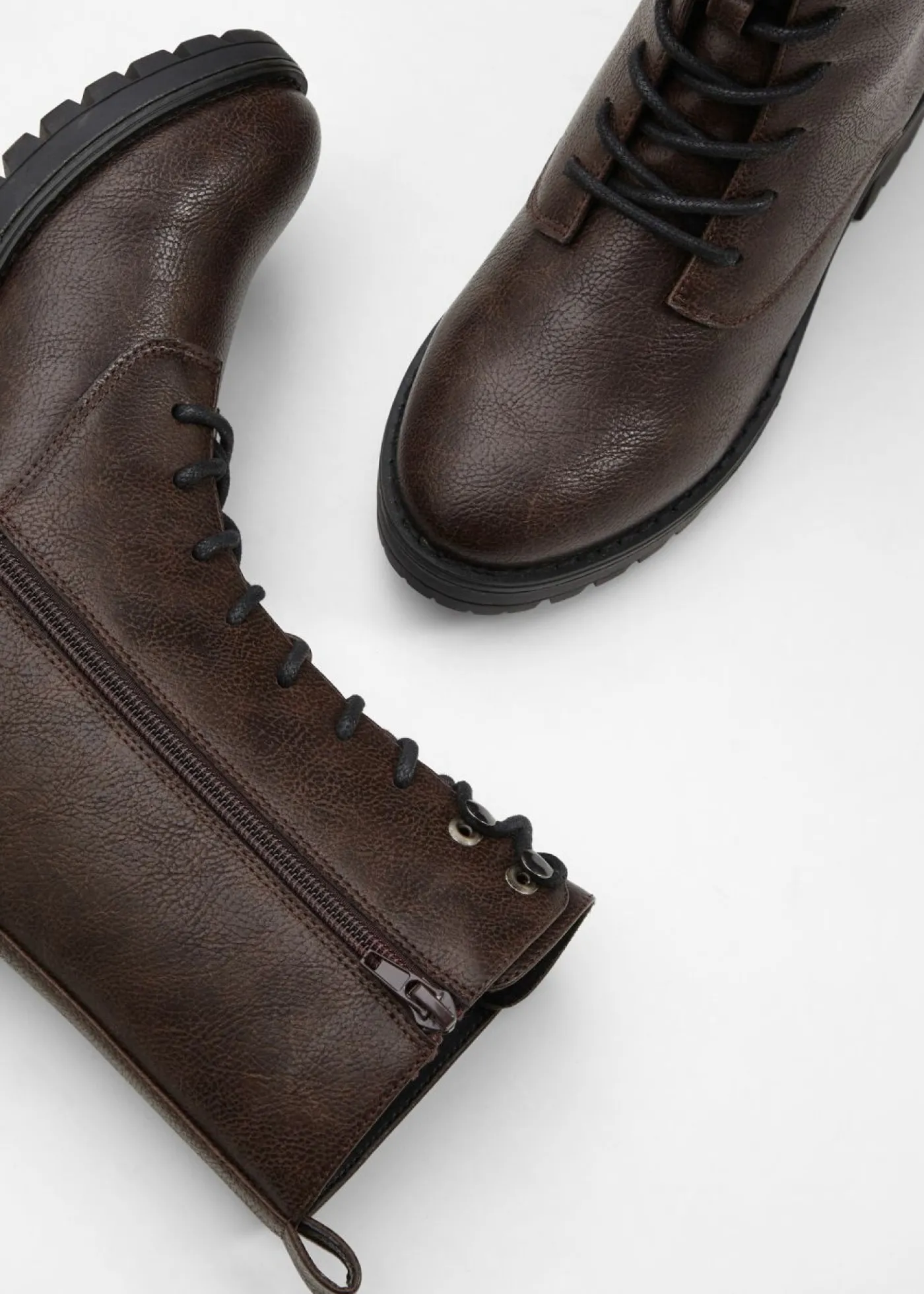 bonprix bonprix Botas forradas con cordones Marrón oscuro Clearance