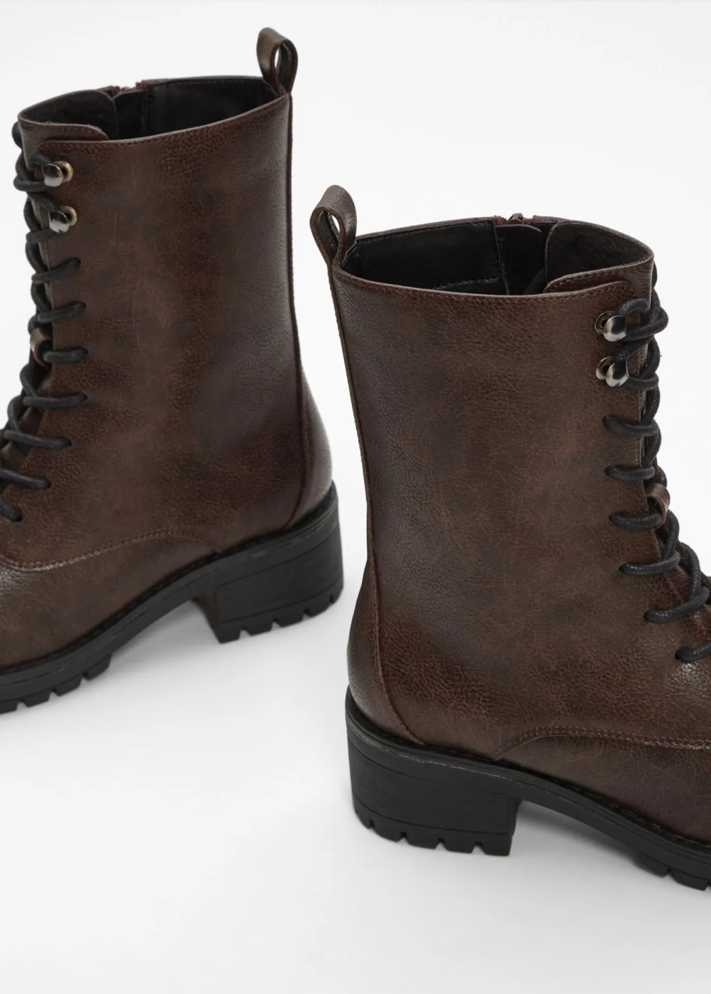 bonprix bonprix Botas forradas con cordones Marrón oscuro Clearance