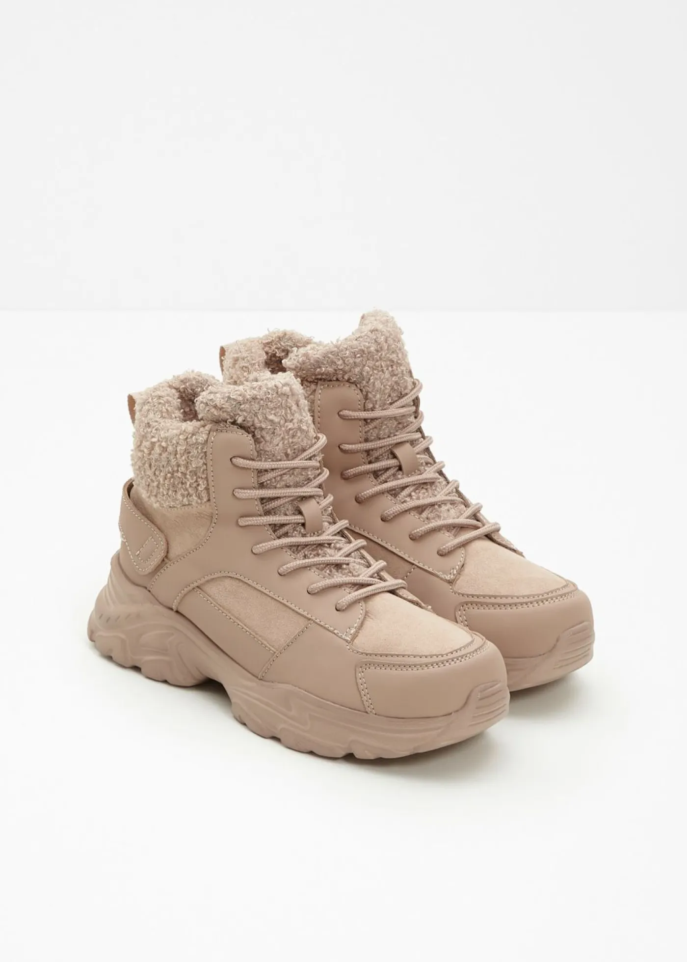 bonprix bonprix Botas forradas con cordones Café con leche Discount