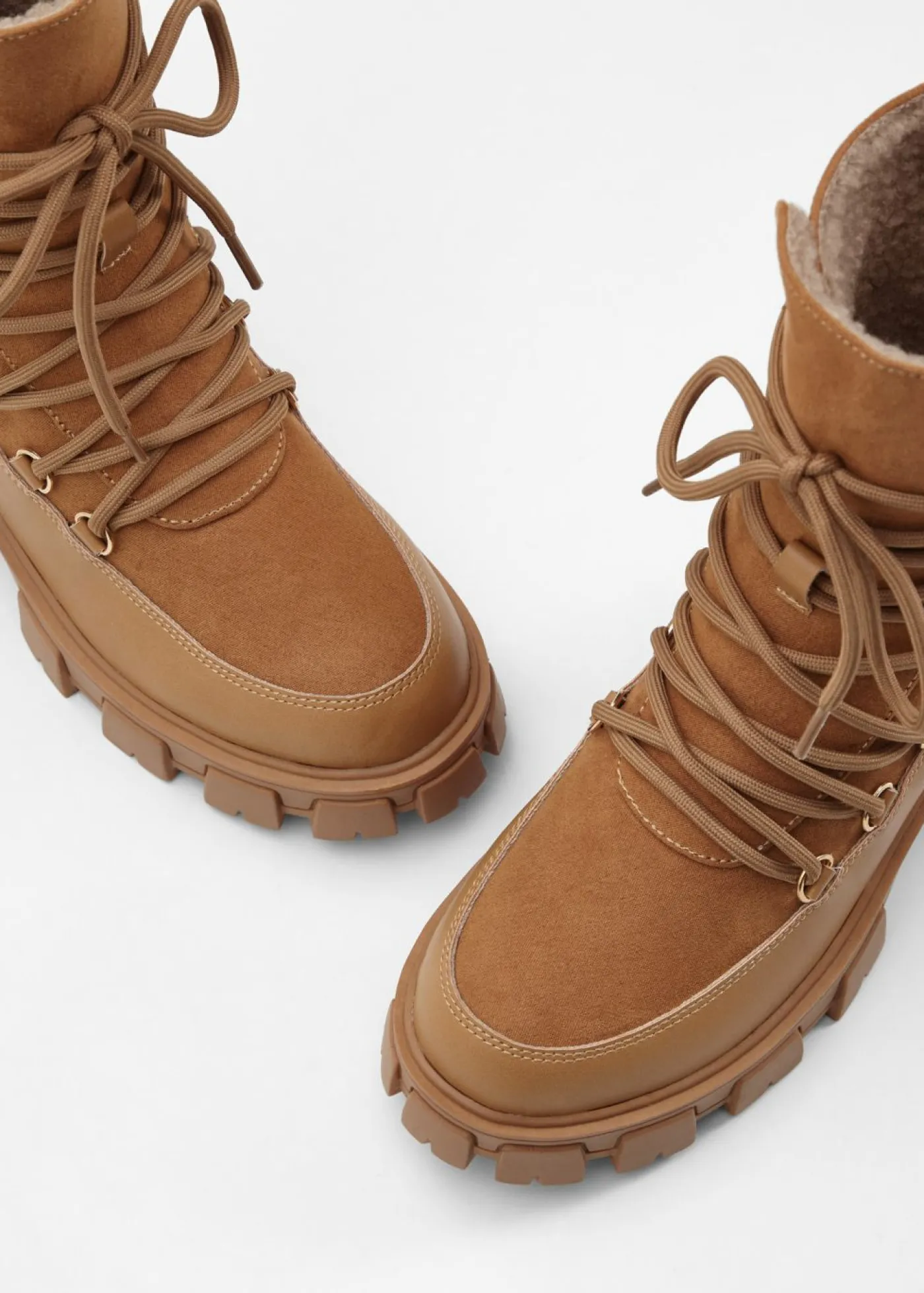 bonprix bonprix Botas forradas con cordones Avellana Hot