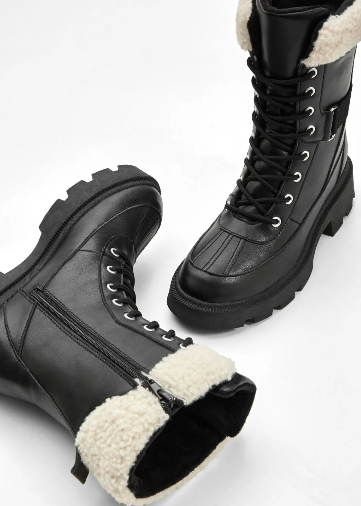 bonprix bonprix Botas forradas con cordones Negro Outlet