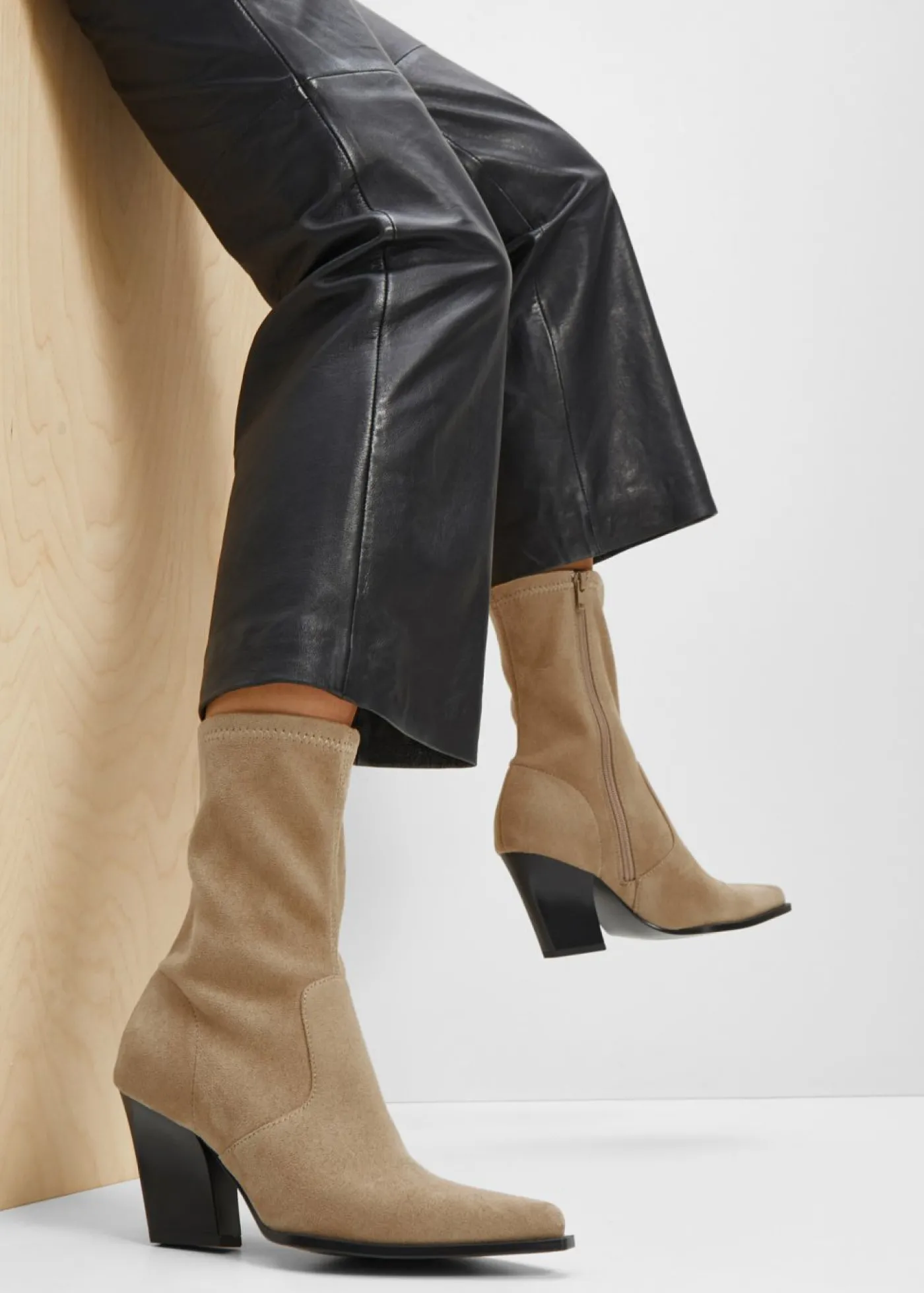 bonprix bonprix Botines oliva pálido New