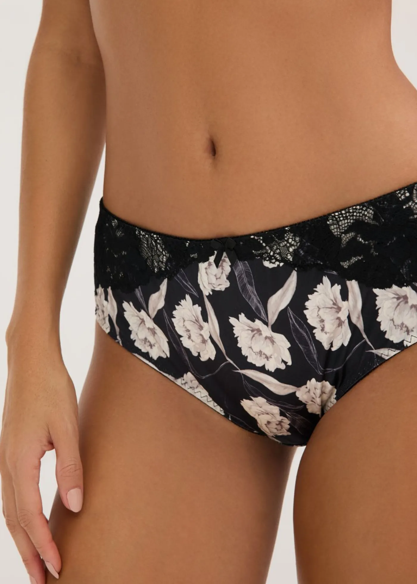 bonprix bonprix Braga con efecto brillante y detalles de encaje Negro con flores Online