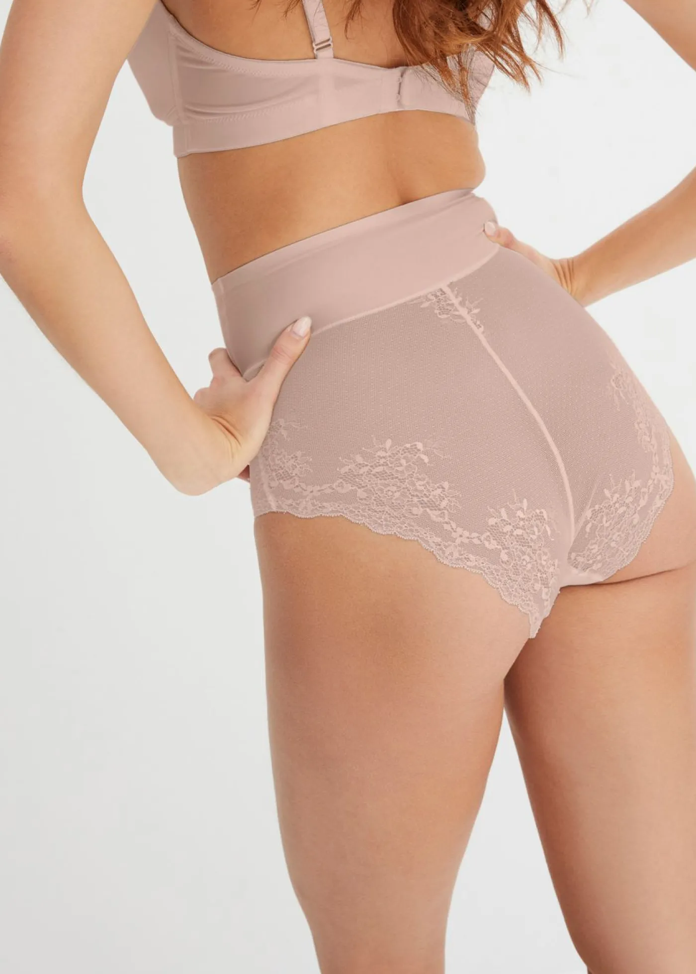 bonprix bonprix Braga moldeadora con corte láser y efecto moldeador medio (2 unidades) 2 en beige mate Clearance