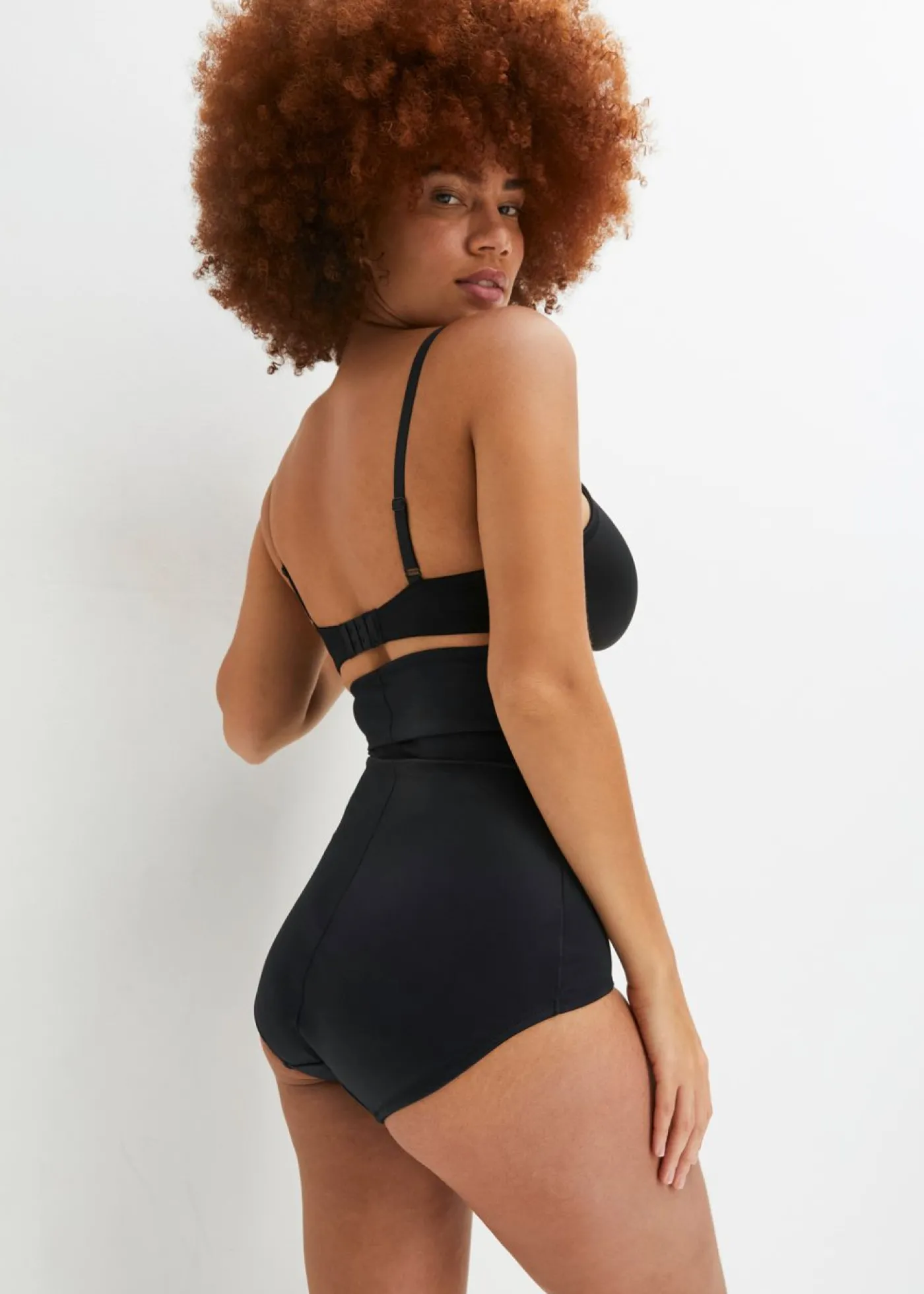 bonprix bonprix Braga moldeadora de talle alto con un gran efecto moldeador Negro Hot