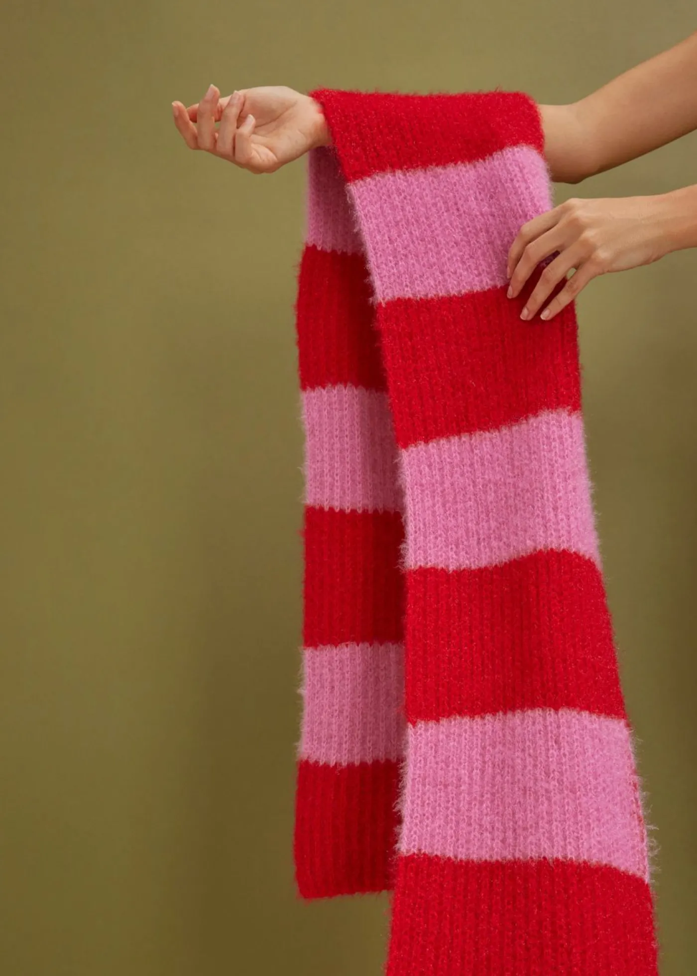 bonprix bonprix Bufanda y gorro (2 piezas) rojo salsa-rosa fucsia con rayas Clearance