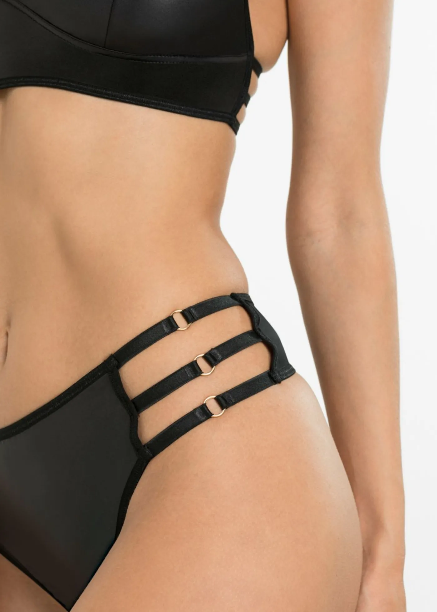 bonprix VENUS Bustier y tanga con abertura y efecto mojado (2 piezas) Negro Hot
