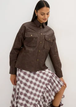 bonprix bonprix Camisa de piel sintética con efecto desgastado Marrón oscuro New