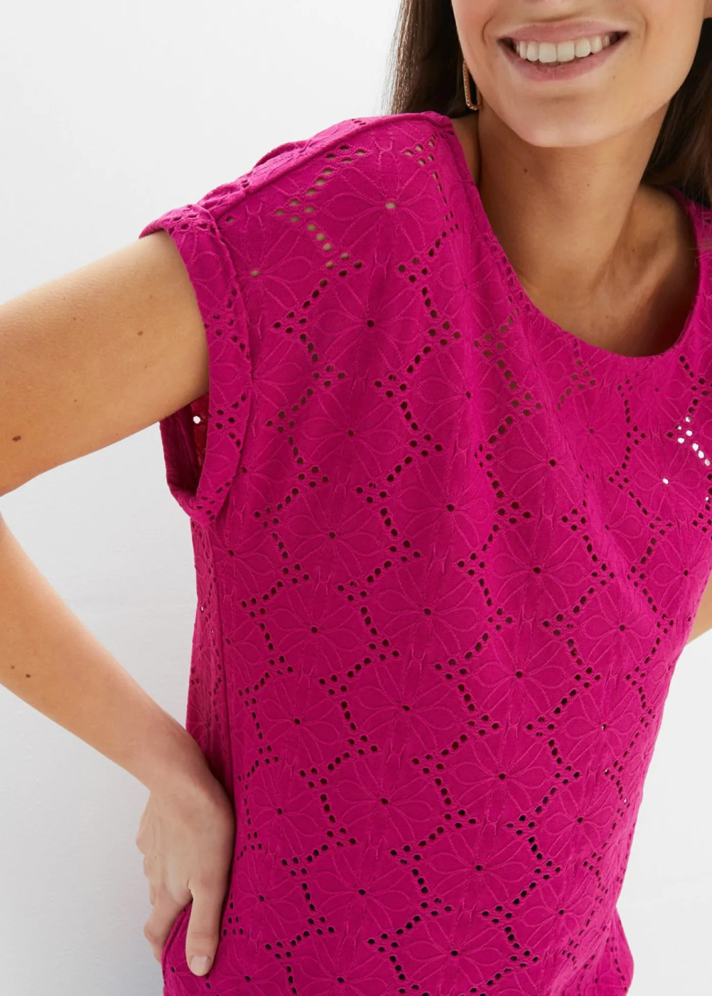 bonprix bonprix Camiseta con bordado calado Rosa fucsia Clearance