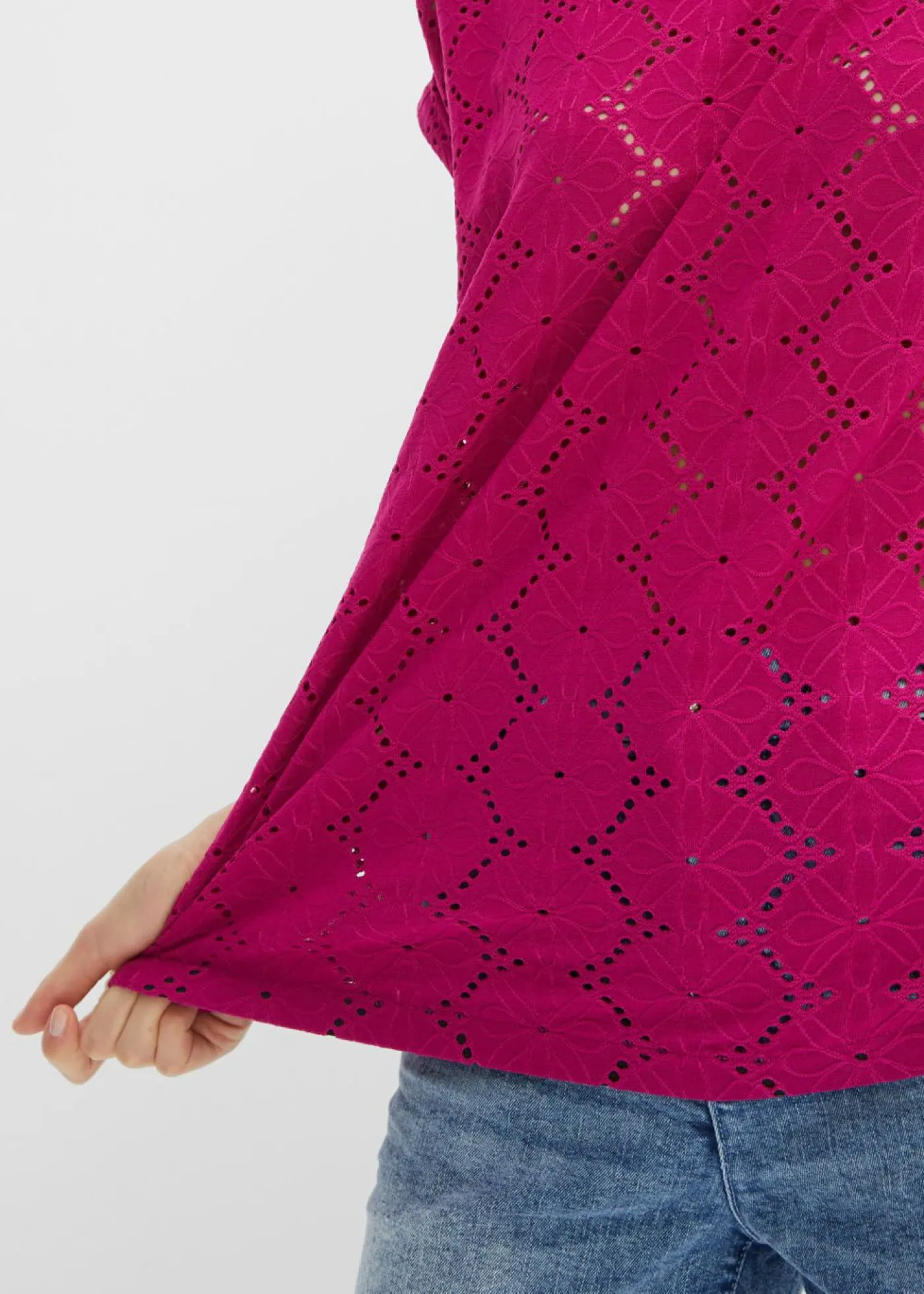 bonprix bonprix Camiseta con bordado calado Rosa fucsia Clearance