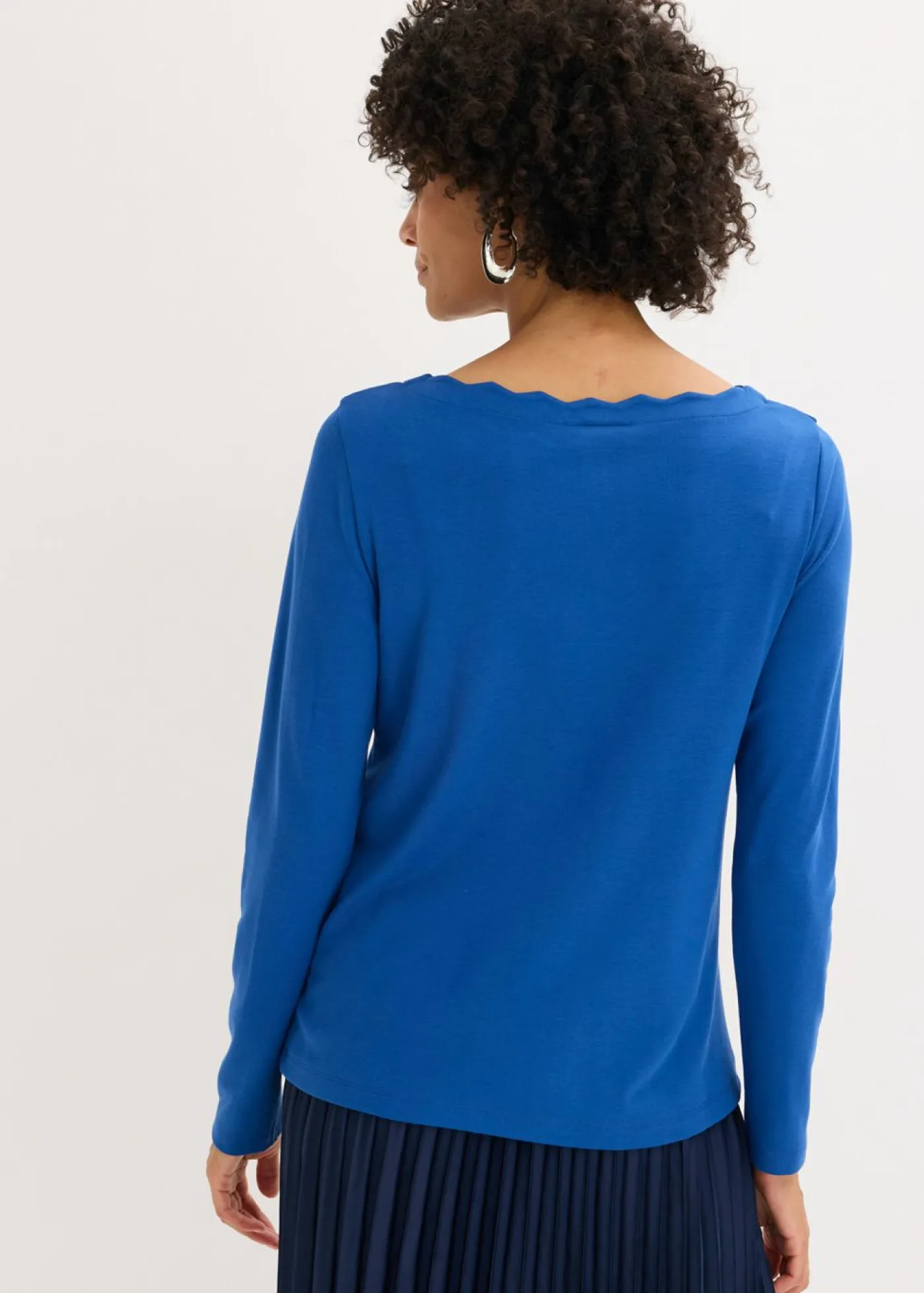 bonprix bonprix Camiseta con borde ondulado en Punto di Roma azul genciana
