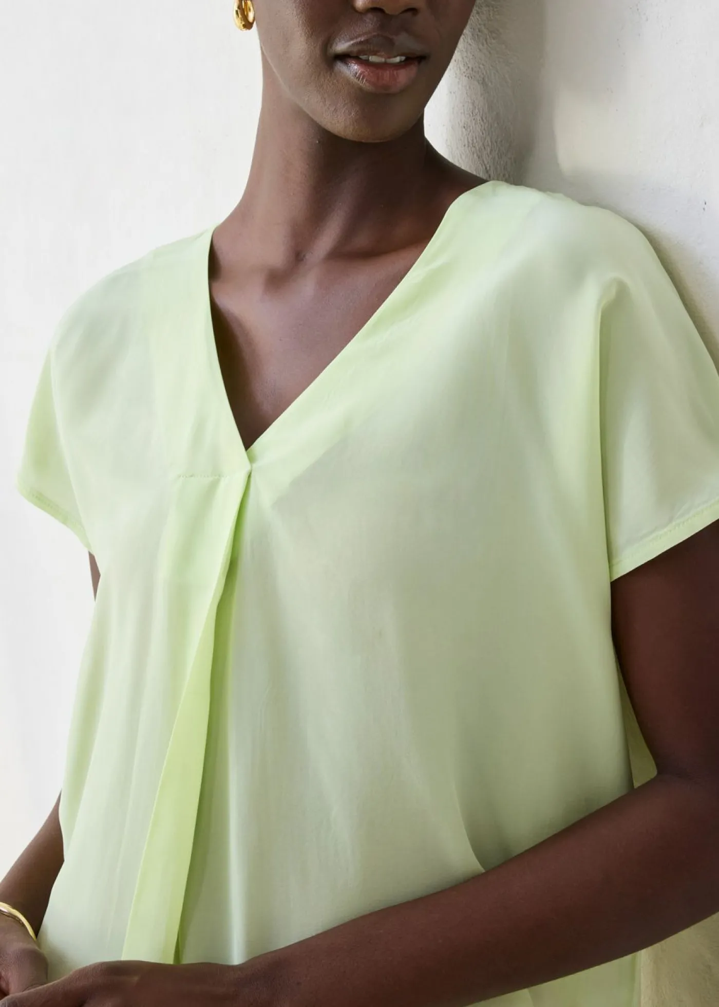 bonprix bonprix Camiseta con contenido de seda e inserto de tejido verde tiza Clearance