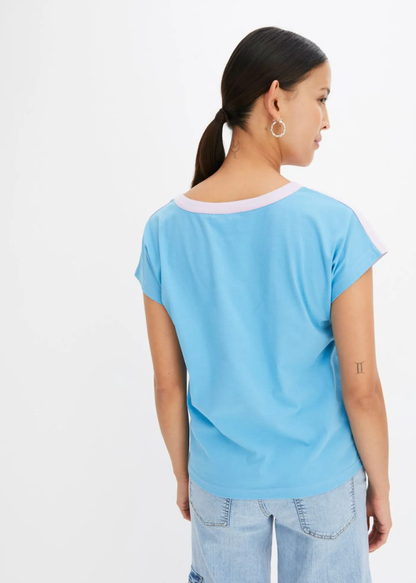 bonprix bonprix Camiseta con cuello henley y efecto ombré azul-lila Online