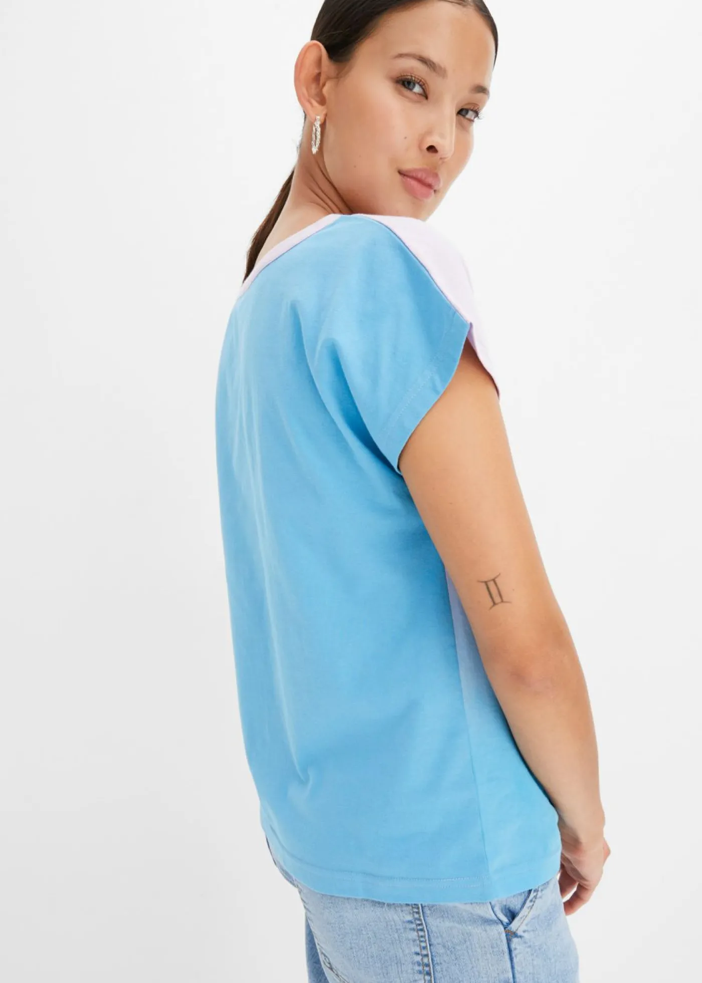 bonprix bonprix Camiseta con cuello henley y efecto ombré azul-lila Online