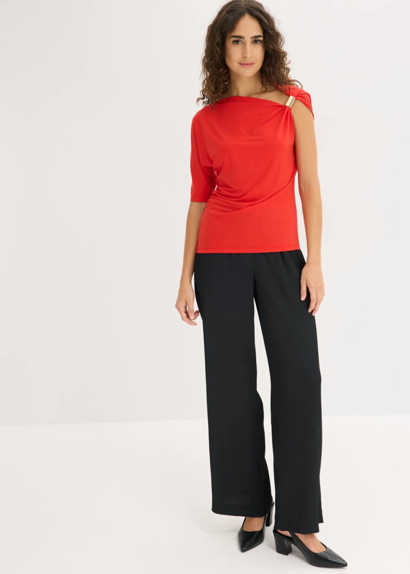 bonprix bonprix Camiseta con escote asimétrico fresa Discount