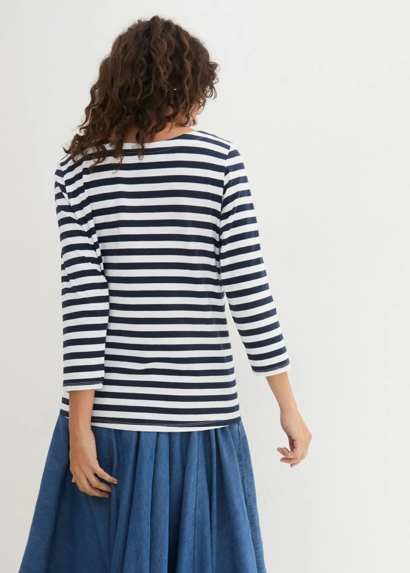 bonprix bonprix Camiseta con escote barco Blanco-azul marino con rayas Sale