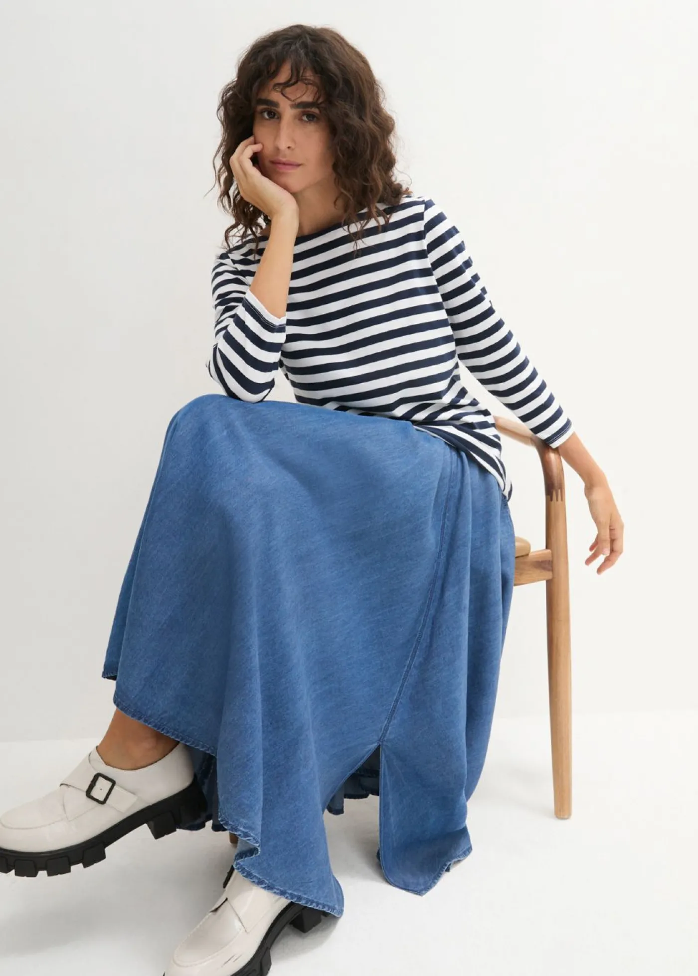bonprix bonprix Camiseta con escote barco Blanco-azul marino con rayas Sale