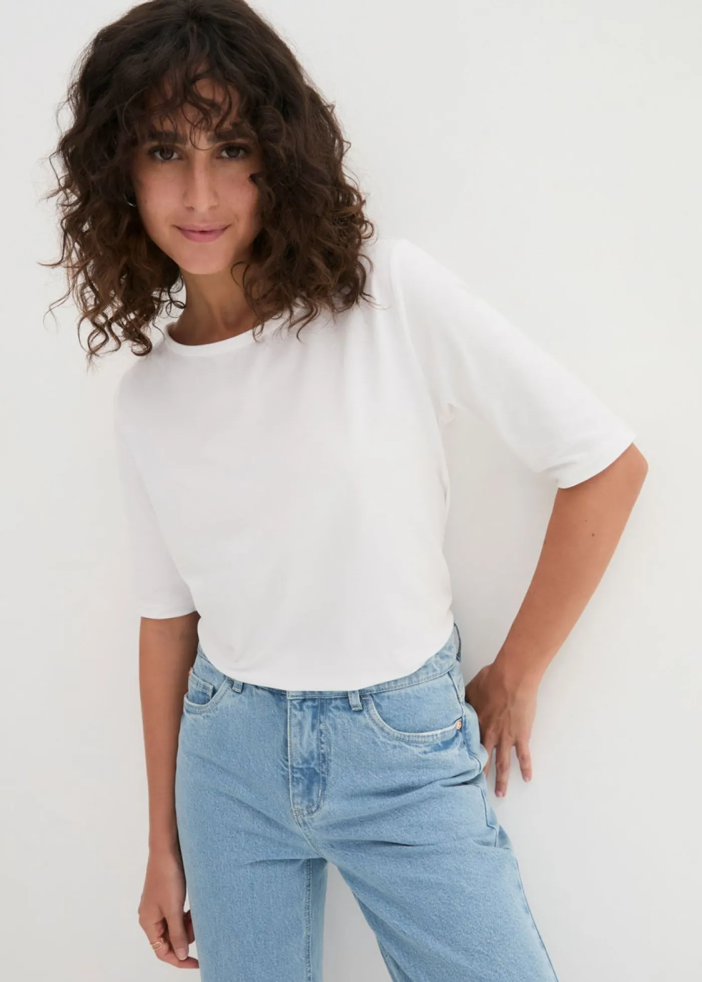 bonprix bonprix Camiseta con escote en U y media manga Blanco