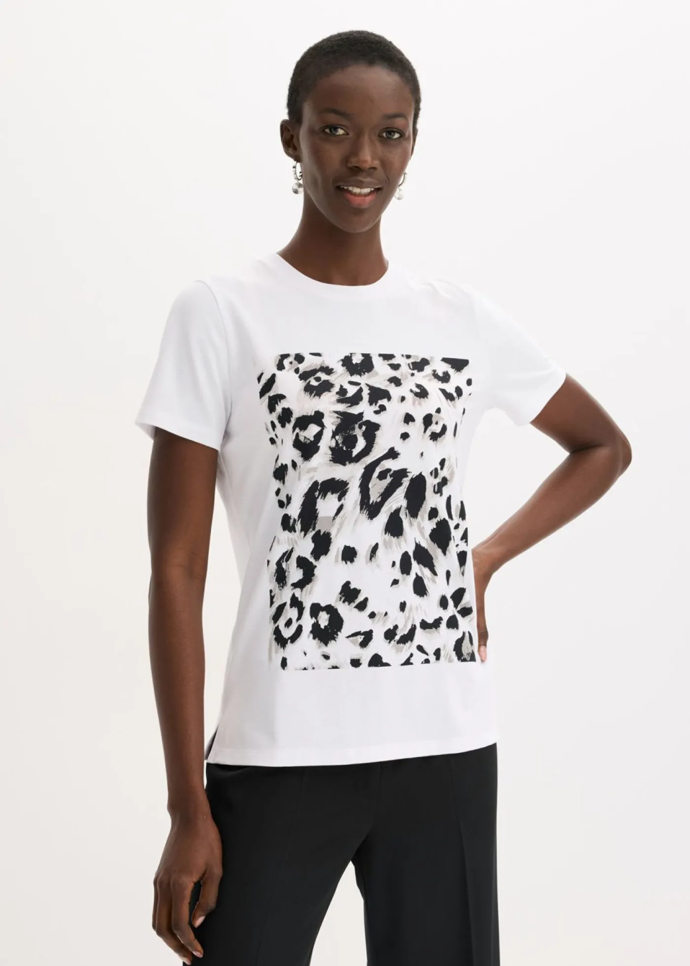 bonprix bonprix Camiseta con estampado de leopardo y purpurina estampado leo blanco-beige-negro-marrón grisáceo Discount