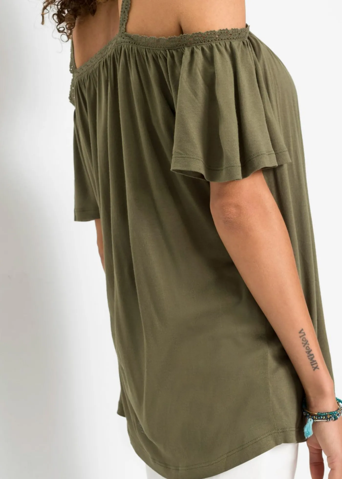 bonprix bonprix Camiseta con hombros al descubierto de viscosa suave Verde oliva oscuro Clearance
