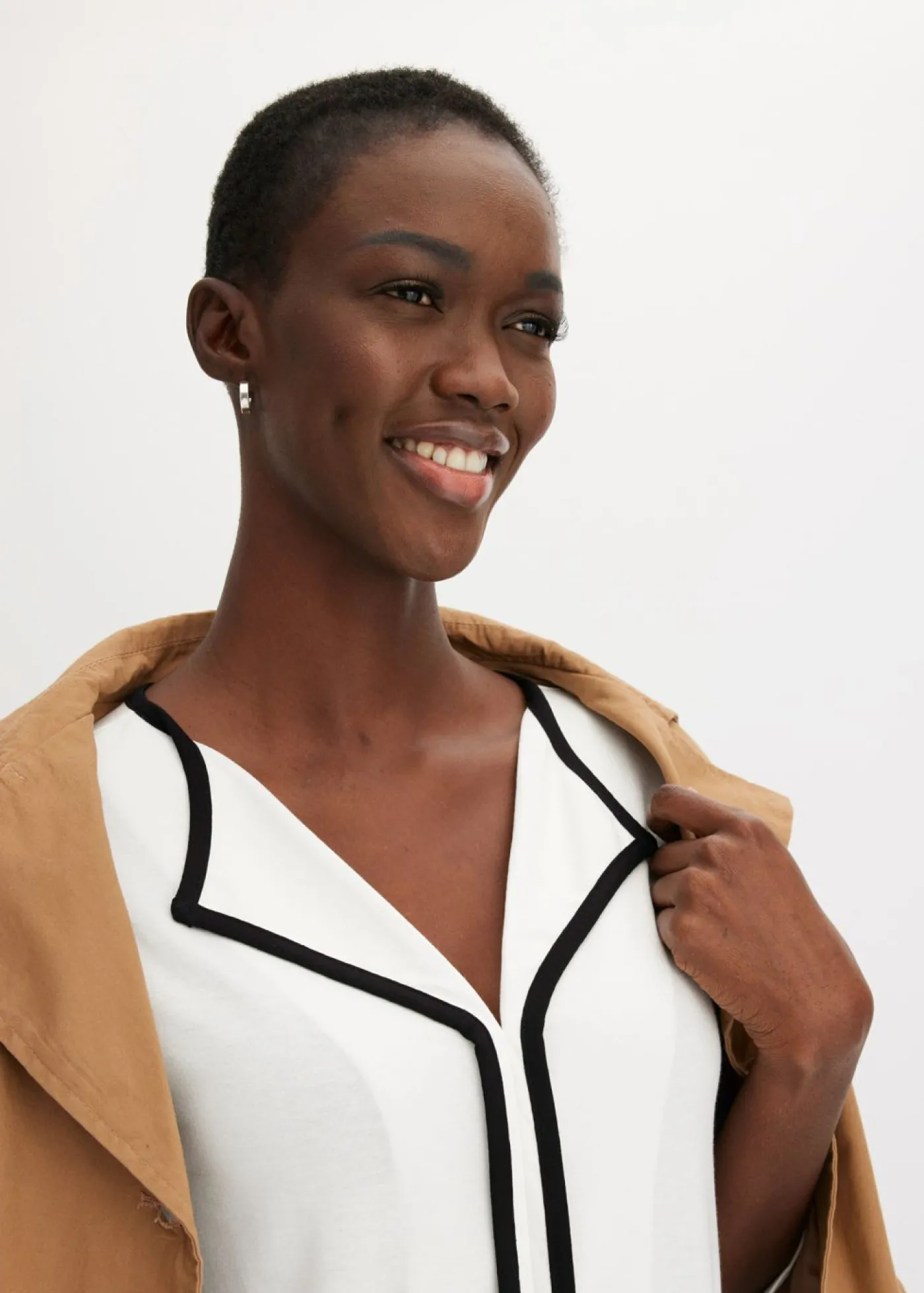 bonprix bonprix Camiseta con panel en contraste Negro-blanco lana Discount