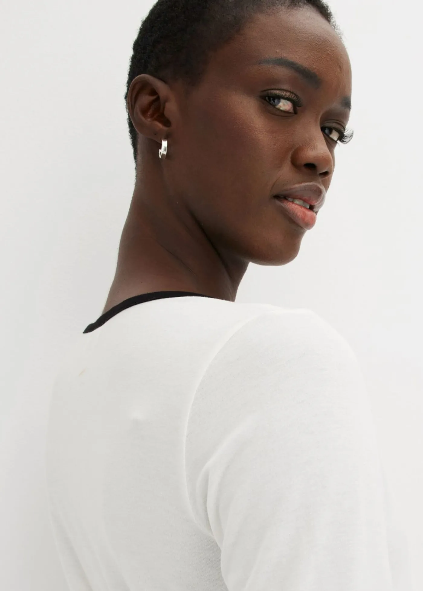 bonprix bonprix Camiseta con panel en contraste Negro-blanco lana Discount