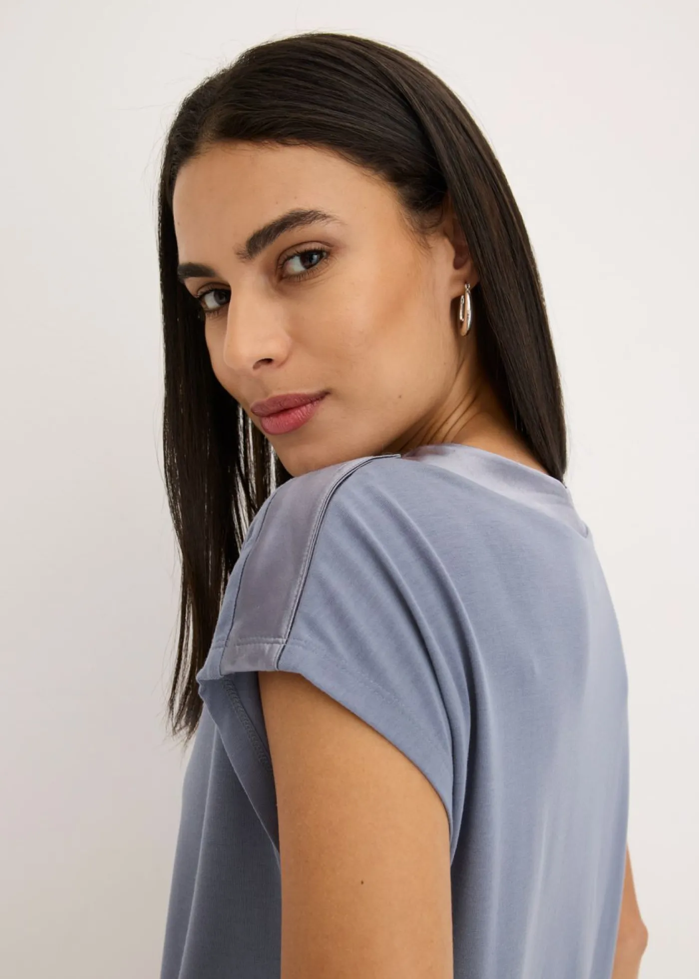 bonprix bonprix Camiseta con ribete de satén Azul ahumado Discount