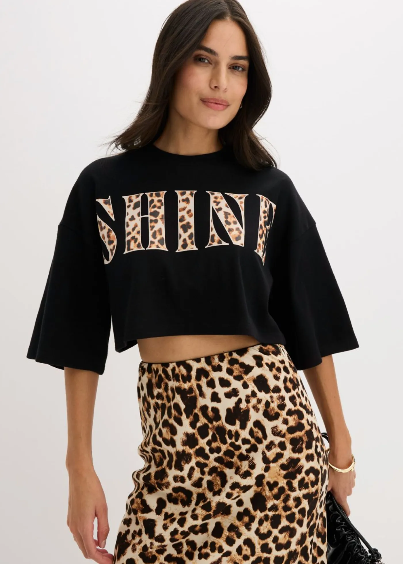 bonprix bonprix Camiseta corta de algodón orgánico puro Negro con estampado de leopardo Discount