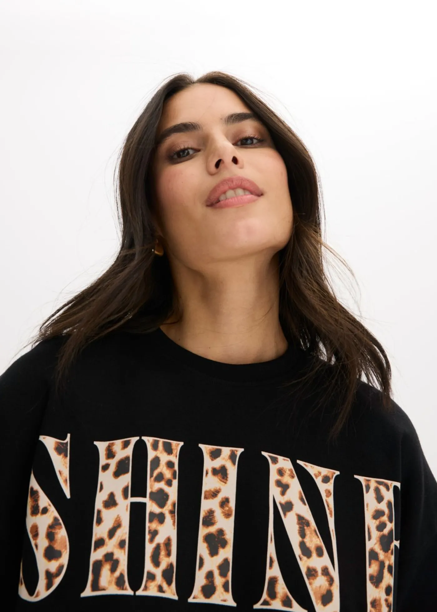 bonprix bonprix Camiseta corta de algodón orgánico puro Negro con estampado de leopardo Discount