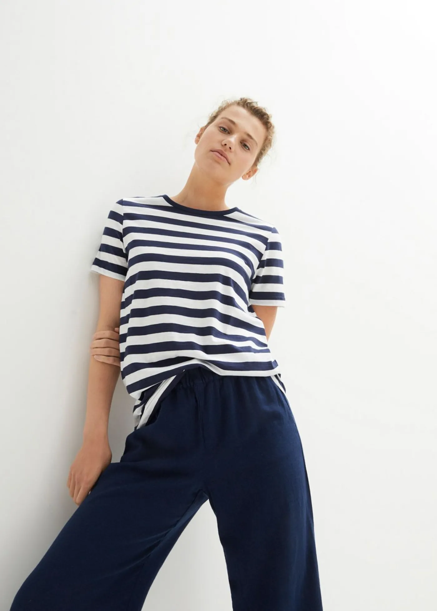 bonprix bonprix Camiseta de algodón con cuello redondo (2 unidades) Blanco-azul marino con rayas