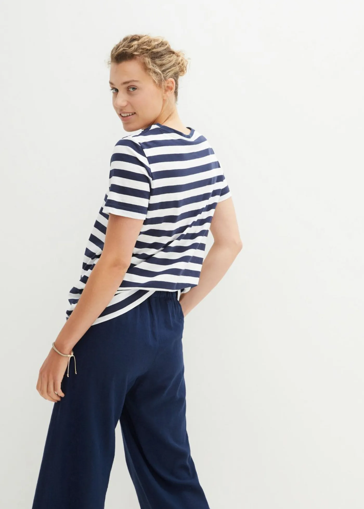 bonprix bonprix Camiseta de algodón con cuello redondo (2 unidades) Blanco-azul marino con rayas