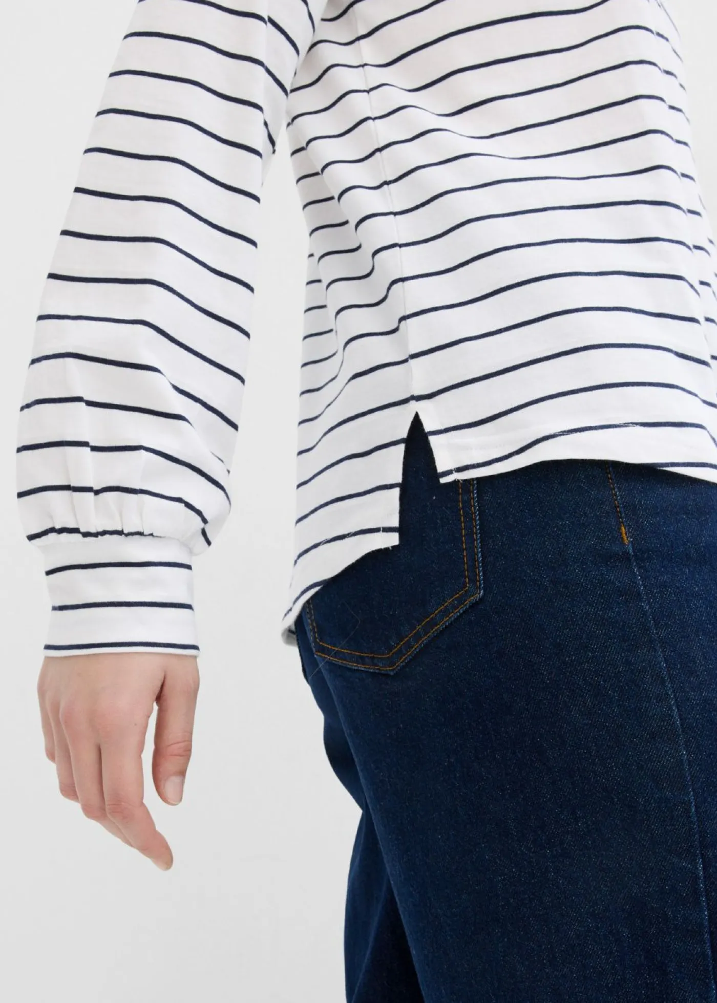 bonprix bonprix Camiseta de algodón orgánico puro con manga larga Blanco-azul marino con rayas Hot
