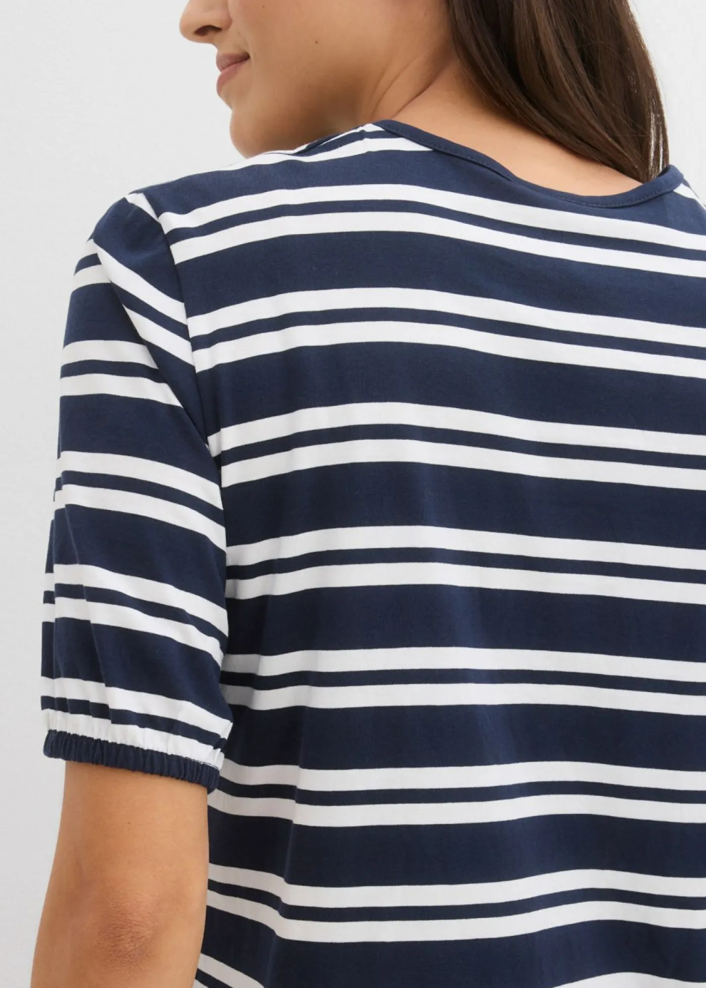 bonprix bonprix Camiseta de algodón orgánico puro azul marino-blanco con rayas
