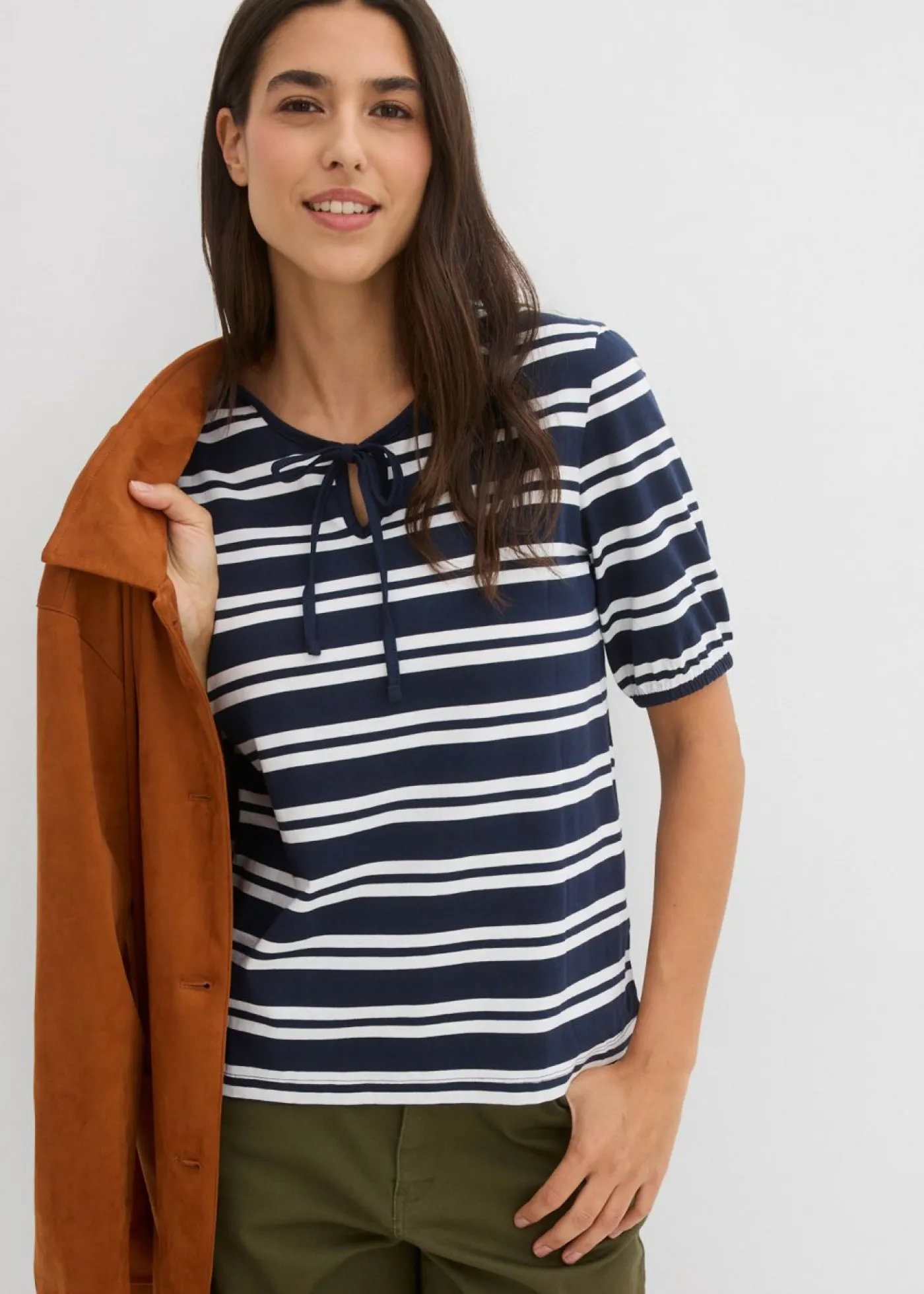 bonprix bonprix Camiseta de algodón orgánico puro azul marino-blanco con rayas