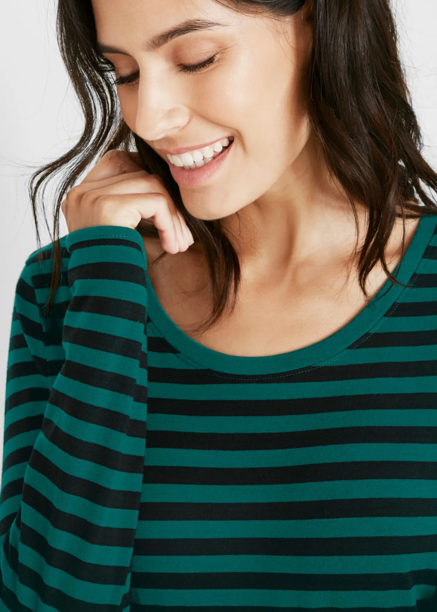 bonprix bonprix Camiseta de algodón orgánico puro con manga larga negro / verde intenso con rayas