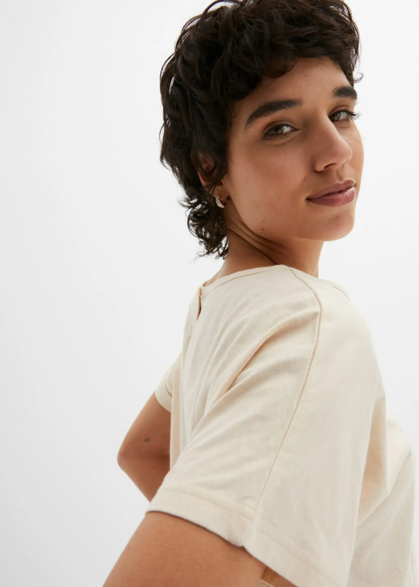 bonprix bonprix Camiseta de hilo flameado de algodón orgánico con cuello de nido de abeja Beige-arena Clearance