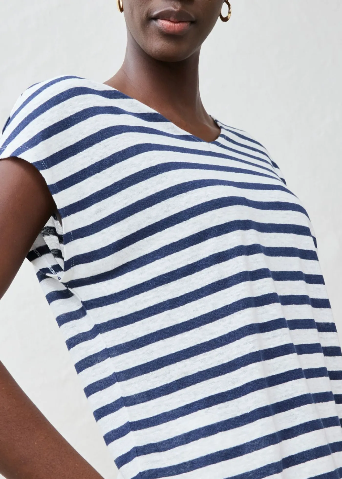 bonprix bonprix Camiseta de lino puro con mangas tipo murciélago azul marino-blanco con rayas Hot
