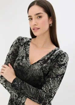 bonprix bonprix Camiseta de manga larga de terciopelo dévoré Negro-verde Outlet