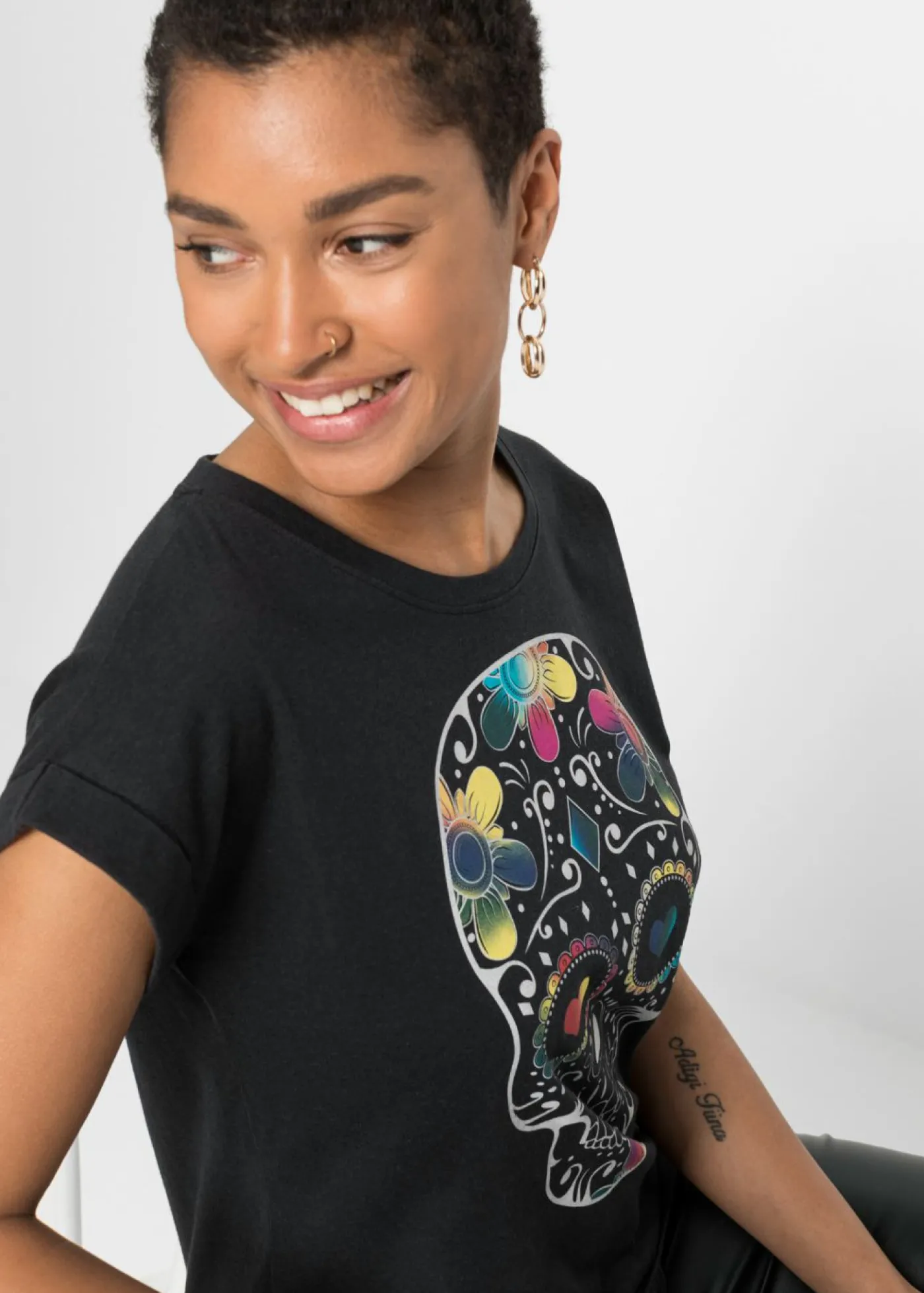 bonprix bonprix Camiseta de suave mezcla de viscosa Negro estampado New