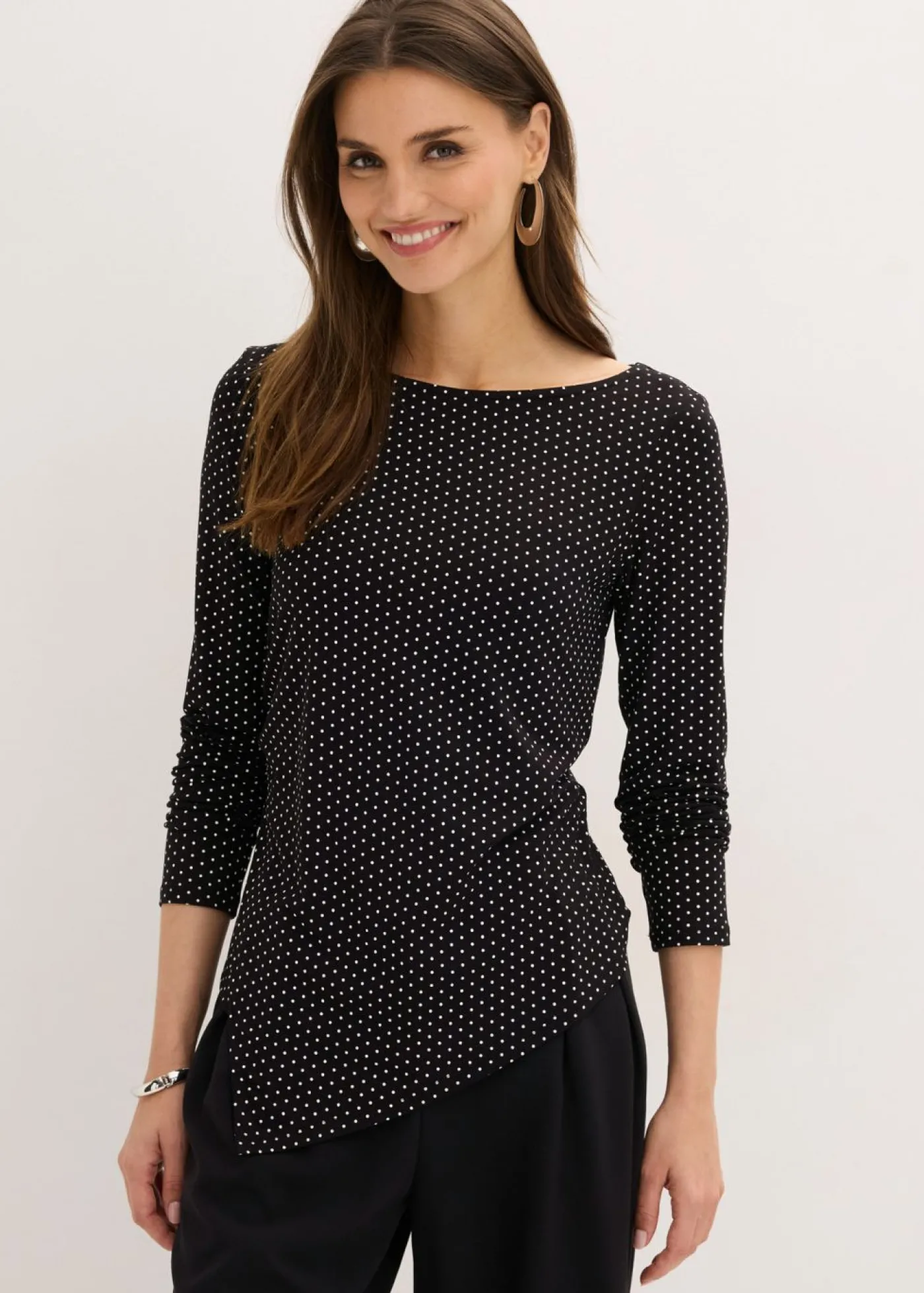 bonprix bonprix Camiseta de suave mezcla de viscosa negro-blanco lana topos Online