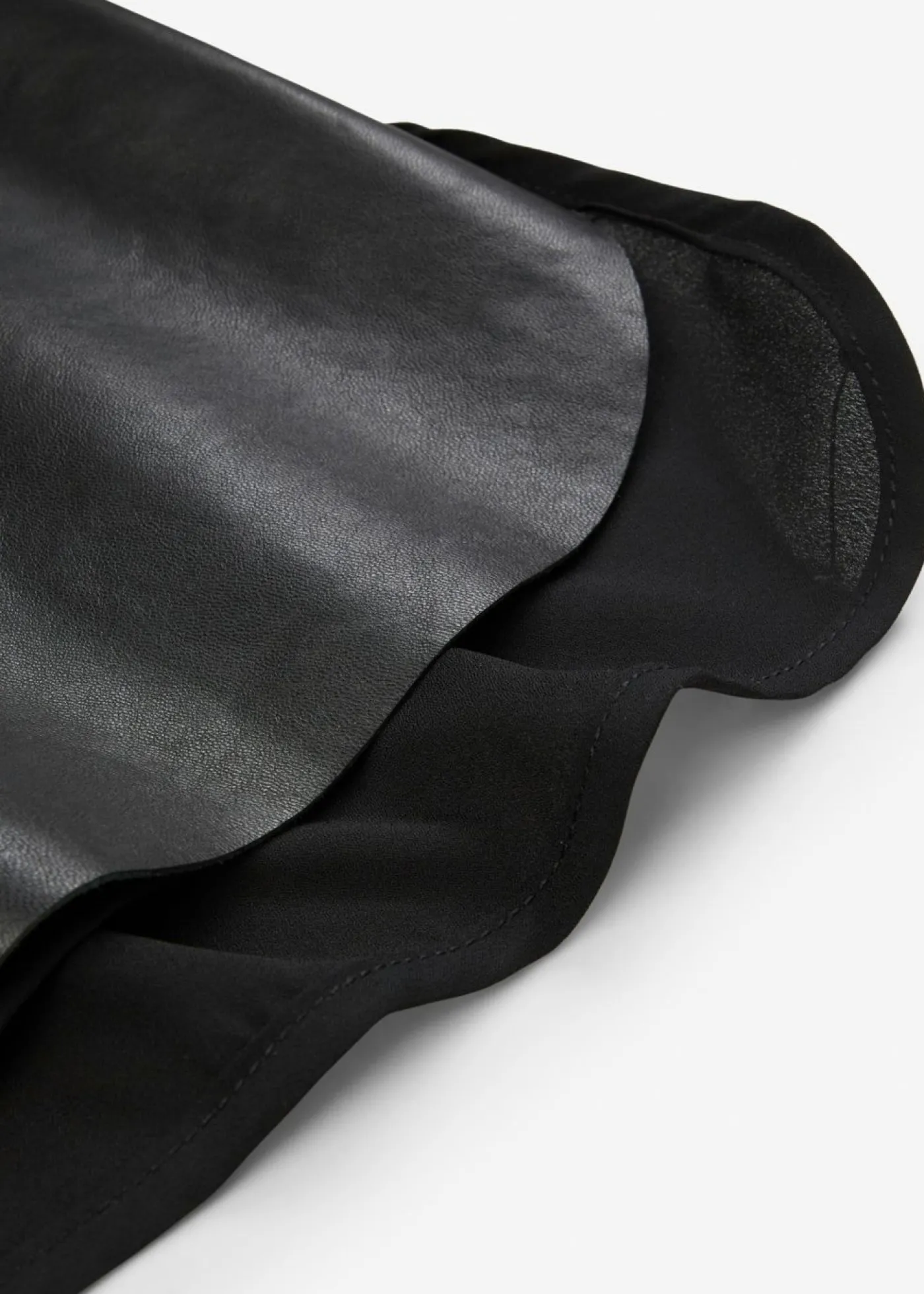 bonprix bonprix Camiseta de tirantes con parte delantera de napa de cordero Negro Clearance