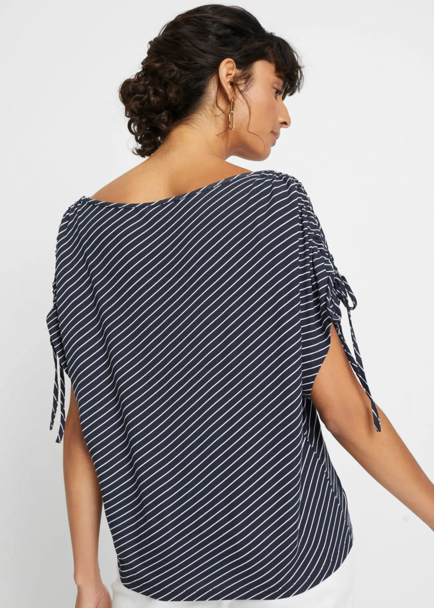 bonprix bonprix Camiseta de viscosa suave azul marino-blanco con rayas Discount