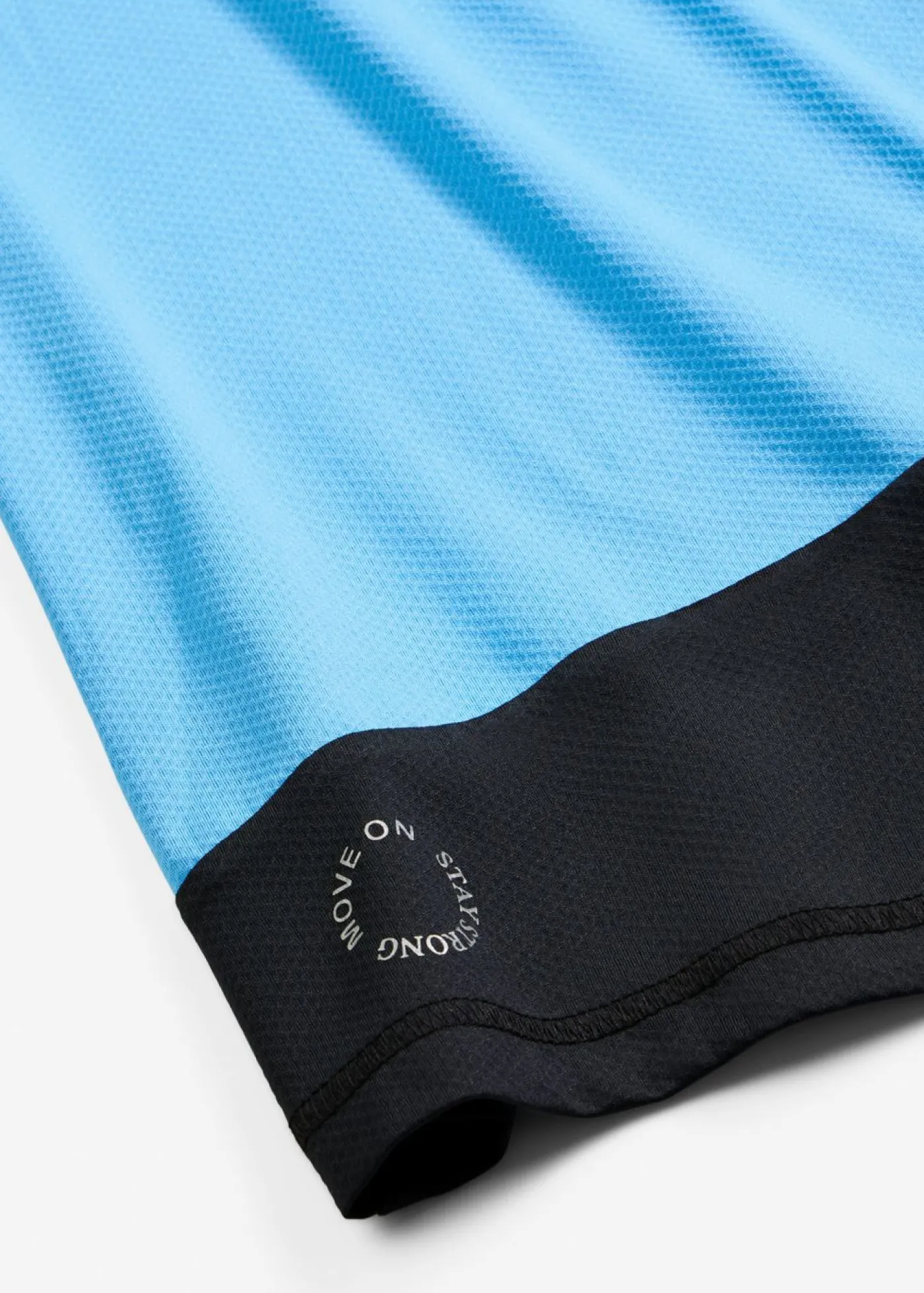 bonprix bonprix Camiseta deportiva con aspecto estructurado azul brillante-negro Outlet