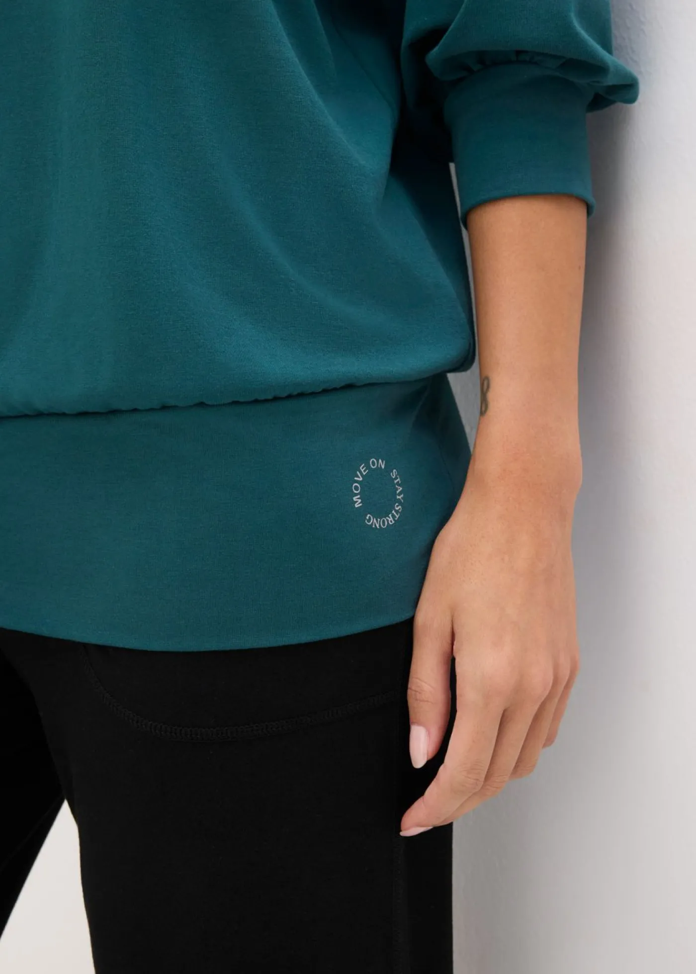 bonprix bonprix Camiseta deportiva con corte holgado, mangas ¾ y material de secado rápido Verde petróleo Best